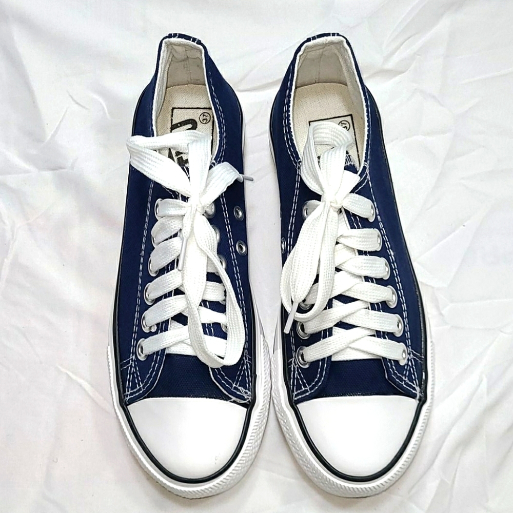 Mutuoni girl's blue canvas sneakers